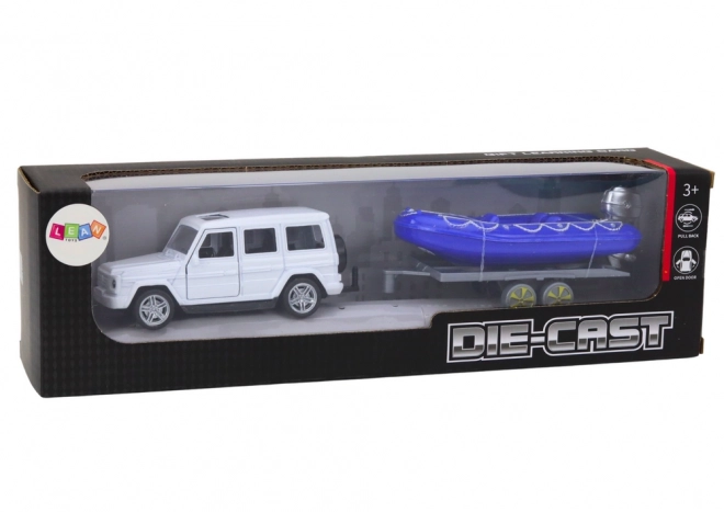 Terreinwagen met aanhanger en motorboot