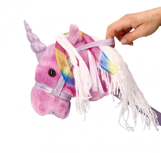 Rijdende eenhoorn op stok Rosa