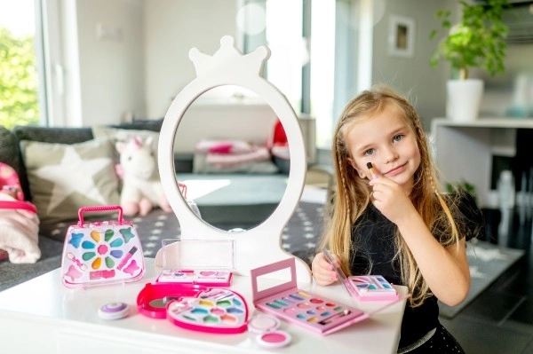 Kinderset make-up beauted palet met spiegel met magnetische sluiting 11x14,5x1cm in folie