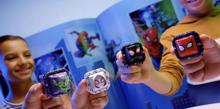 Collectible tokens and expandable collection