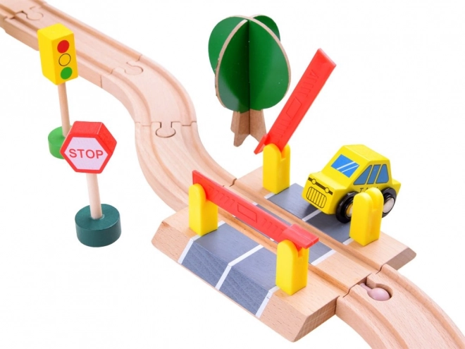 Grote set houten treinbaan met batterij-aangedreven locomotief
