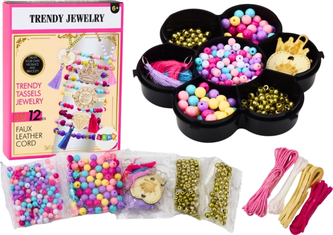 Creatieve set voor het maken van armbanden met kralen en hangers in organizer