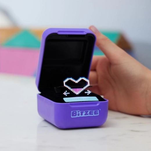 Lebt durch Berührung und Stimme auf