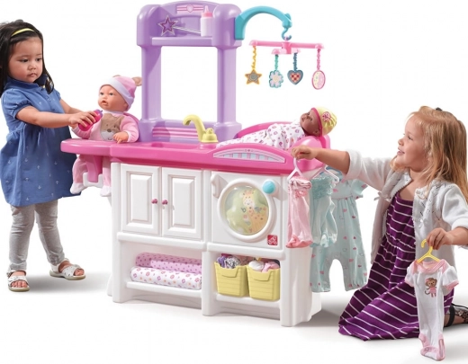 Step2 hoekje voor poppenzorg met wasmachine en verschoontafel