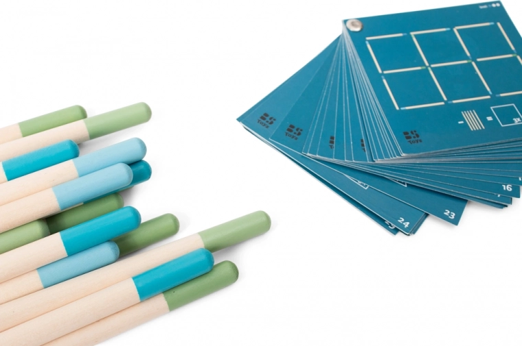 Gekleurde houten staafjes om vormen te maken