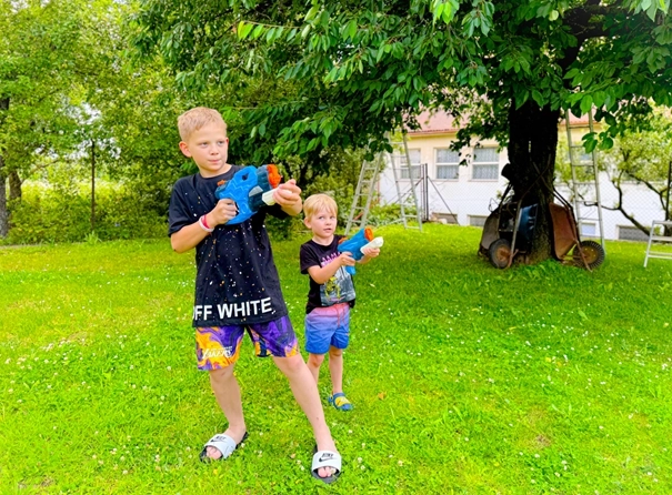 Sporto water gun with three nozzles
