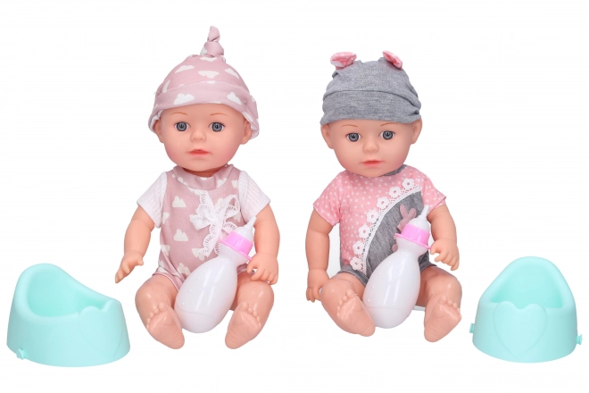 Baby met potje en flesje