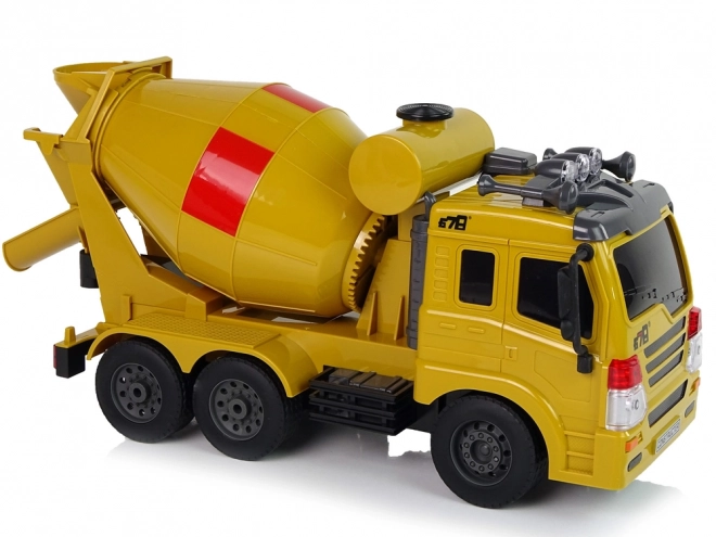 Afstandsbediende betonmixer met roterende cabine 2,4G