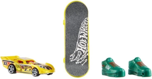 Combinaison voiture et fingerboard
