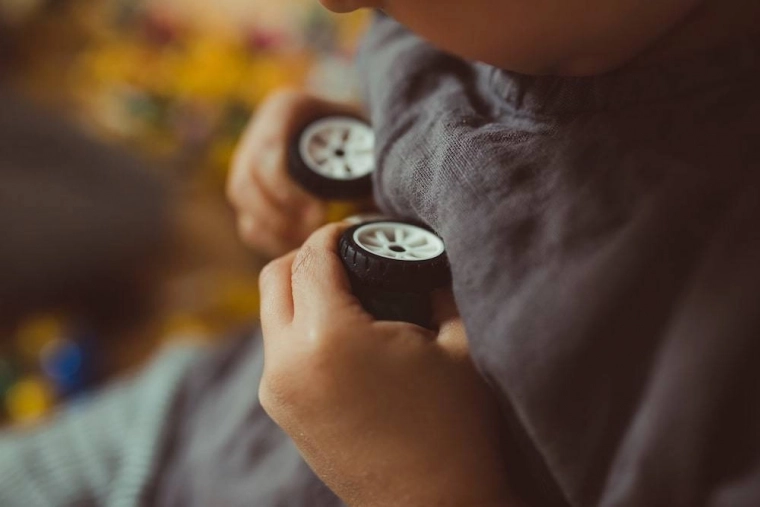 Creative building with movement