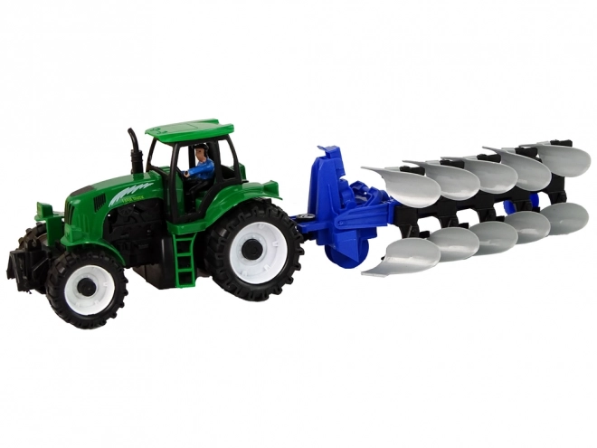 Groene landbouwtractor met ploeg