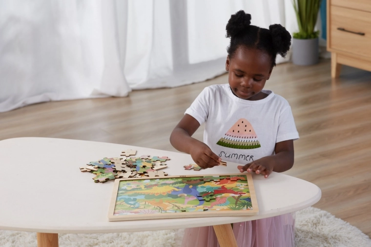 Stable wooden frame for easy assembling