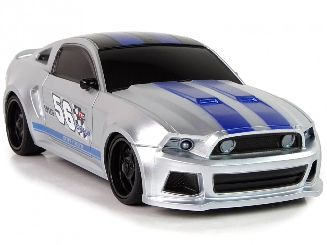 Schnelles silbernes ferngesteuertes Sportauto 1:24