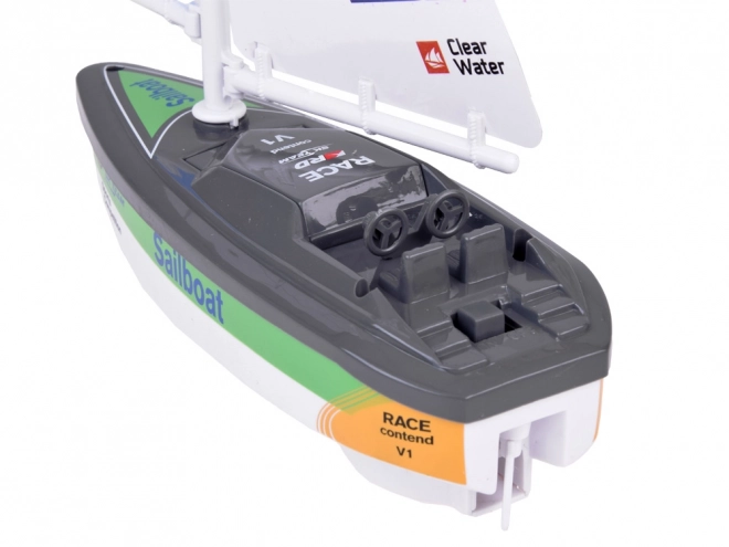 Buntes Wasserboot Segelboot mit Batterien ZA5234 – Grün