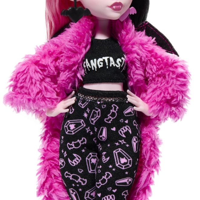Vampy fashion style with a fuzzy coat