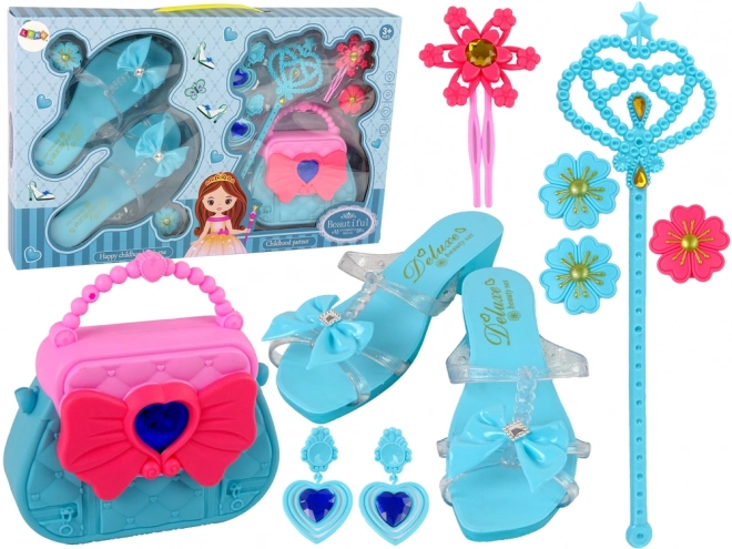Leuke set schoonheid met blauwe sandalen en accessoires