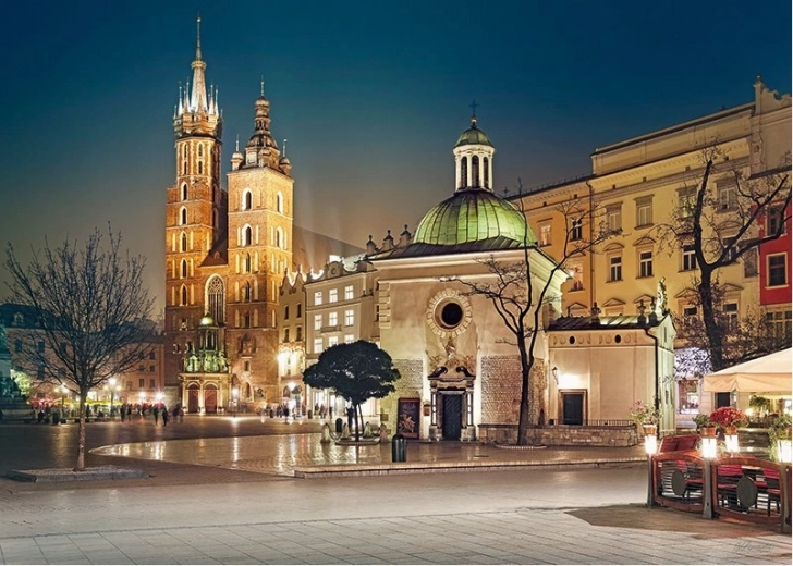 Striking night motif of Kraków