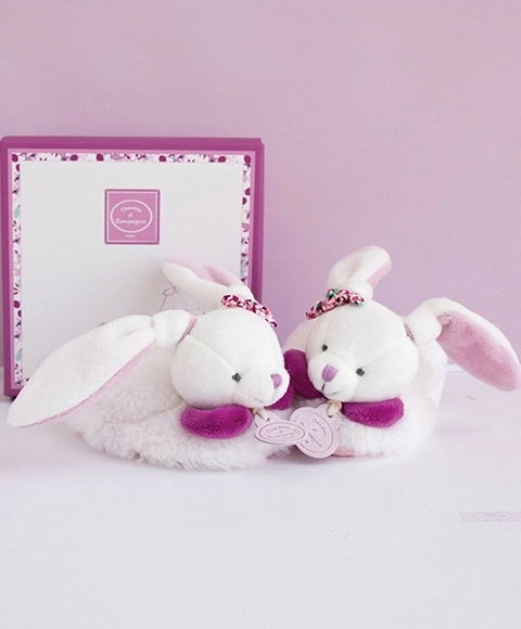 Geschenkset mit Rassel-Schühchen Häschen 6–12 Monate