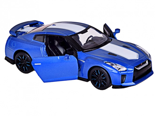 Auto Nissan GT-R met opengaande deuren