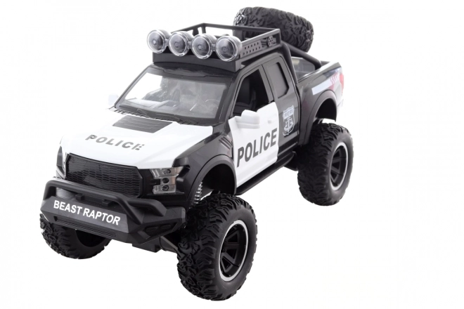 Polizeiauto mit Batterien und Schwungrad