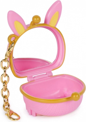 Miroir caché et espace pour les petites affaires