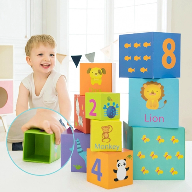 Pyramide en blocs carrés avec animaux et chiffres - 10 cubes