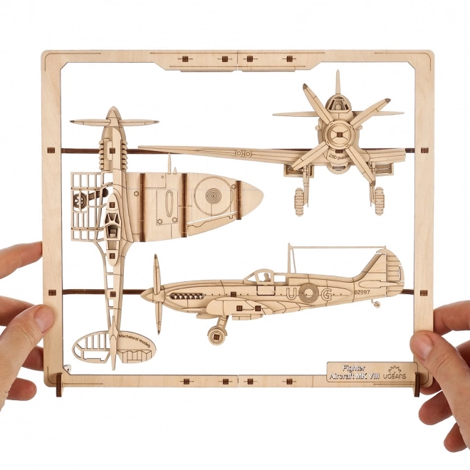 Ugears hölzernes mechanisches Puzzle Jagdflugzeug