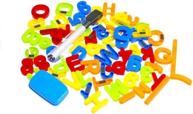 Lettres magnétiques colorées