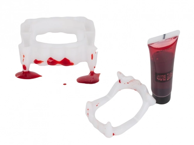 Set van nep tanden en bloed voor Halloween