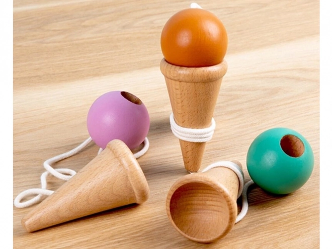 Houten behendigheidsspel vang de bal