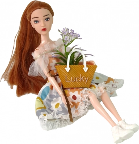Stijlvolle bloemenjurk en accessoires