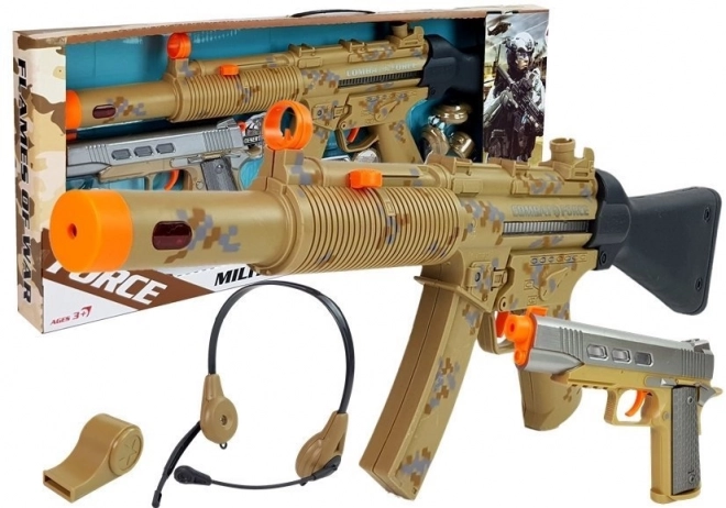 Set van militaire wapens Twee pistolen Koptelefoon Fluitje