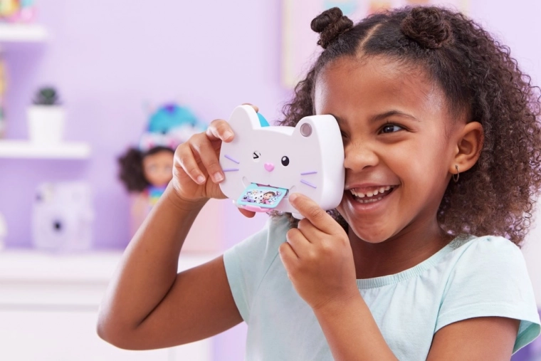 Winking kitty and a “printed” photo on the tongue