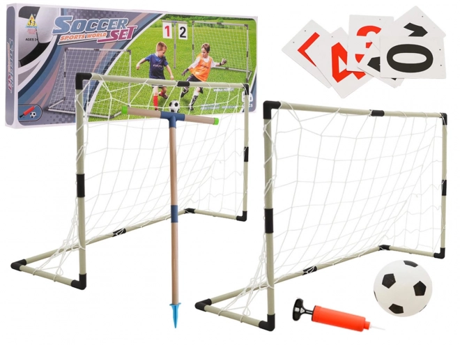 Set aus zwei Fußballtoren mit Spielstandtafel und Zubehör