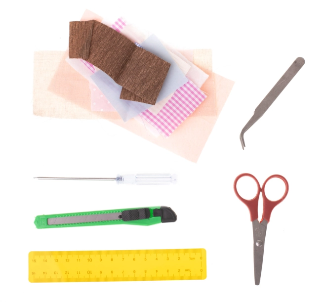DIY-Set mit Werkzeugen und Kleber