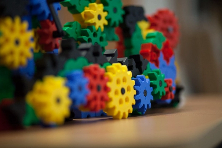 Moving models with gears