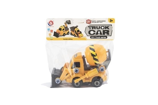 Screwable construction machine with plastic accessories