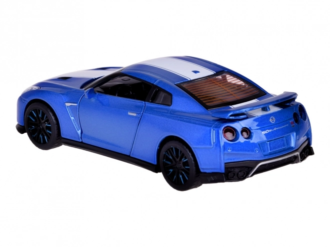 Auto Nissan GT-R met opengaande deuren