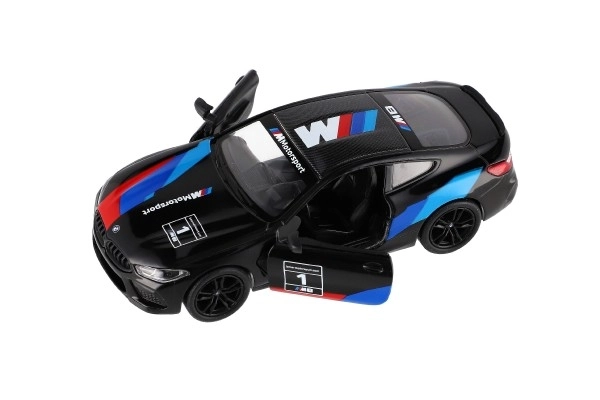Auto Kinsmart BMW M8 Competition Coupé 1:38 metaal/plastic 12,5cm 4 kleuren met terugtrekmechanisme 12 stuks in doos