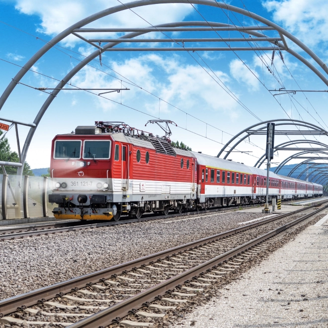 Metalen locomotief van Železničná Spoločnosť Slovensko