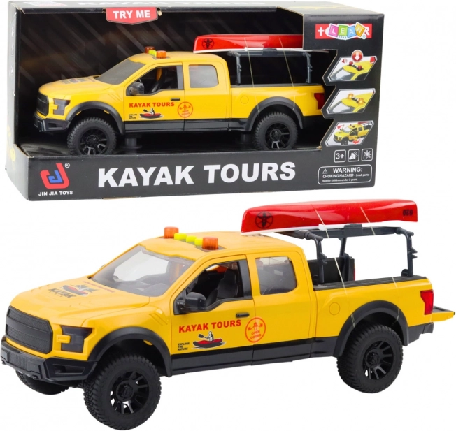 Terreinwagen voor het vervoeren van kajaks met licht en geluid geel