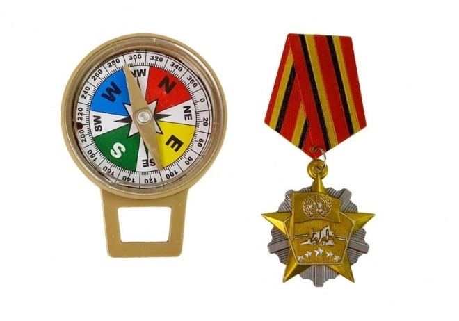 Militaire set met accessoires Pistool Mes Verrekijker Koptelefoon Fluitje Korte Golf Walkie-Talkie Lichtgroene kleur