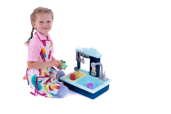Blauwe kinderafwasbak met batterijgevoede kraan