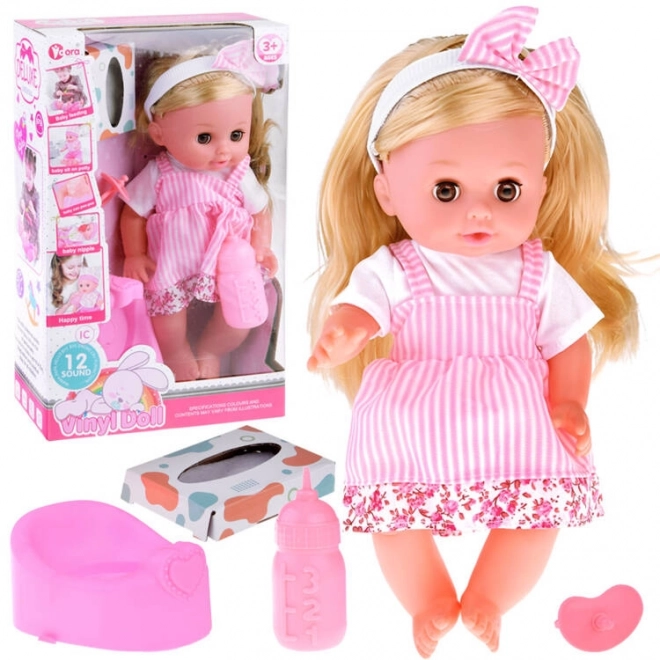 Baby pop met lange haren, praat en huilt