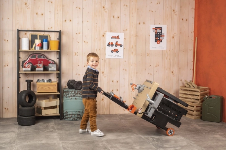 Foldable design and wheels