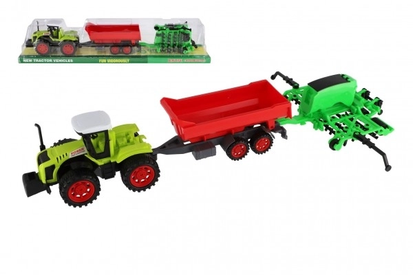 Tractor met aanhanger en hekken