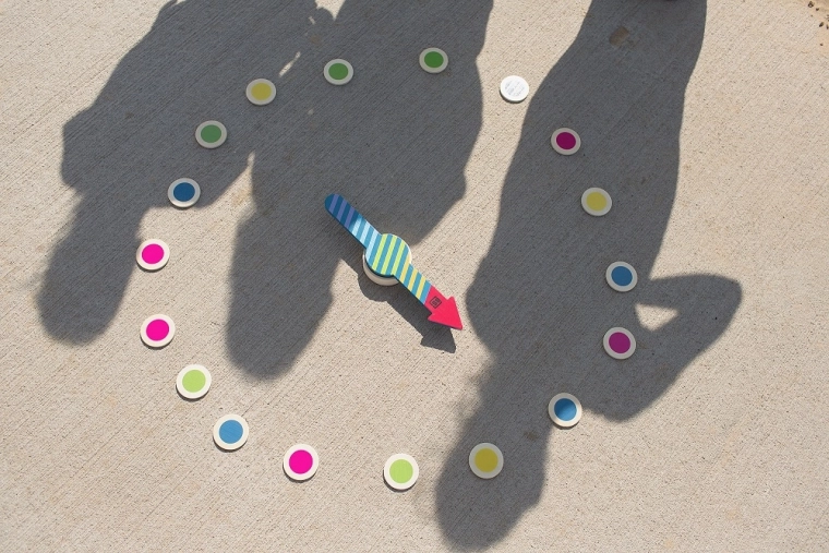 Dubbelzijdige fiches: kleuren en cijfers in één spel