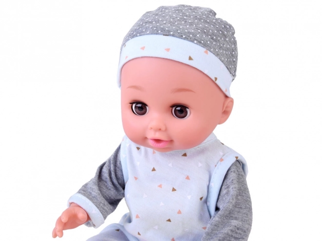 Interactieve pop baby drinkt plast en praat