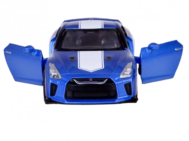 Auto Nissan GT-R met opengaande deuren