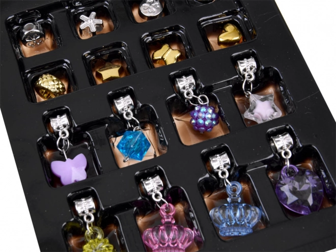 Set voor het maken van armbanden met bedels en kralen